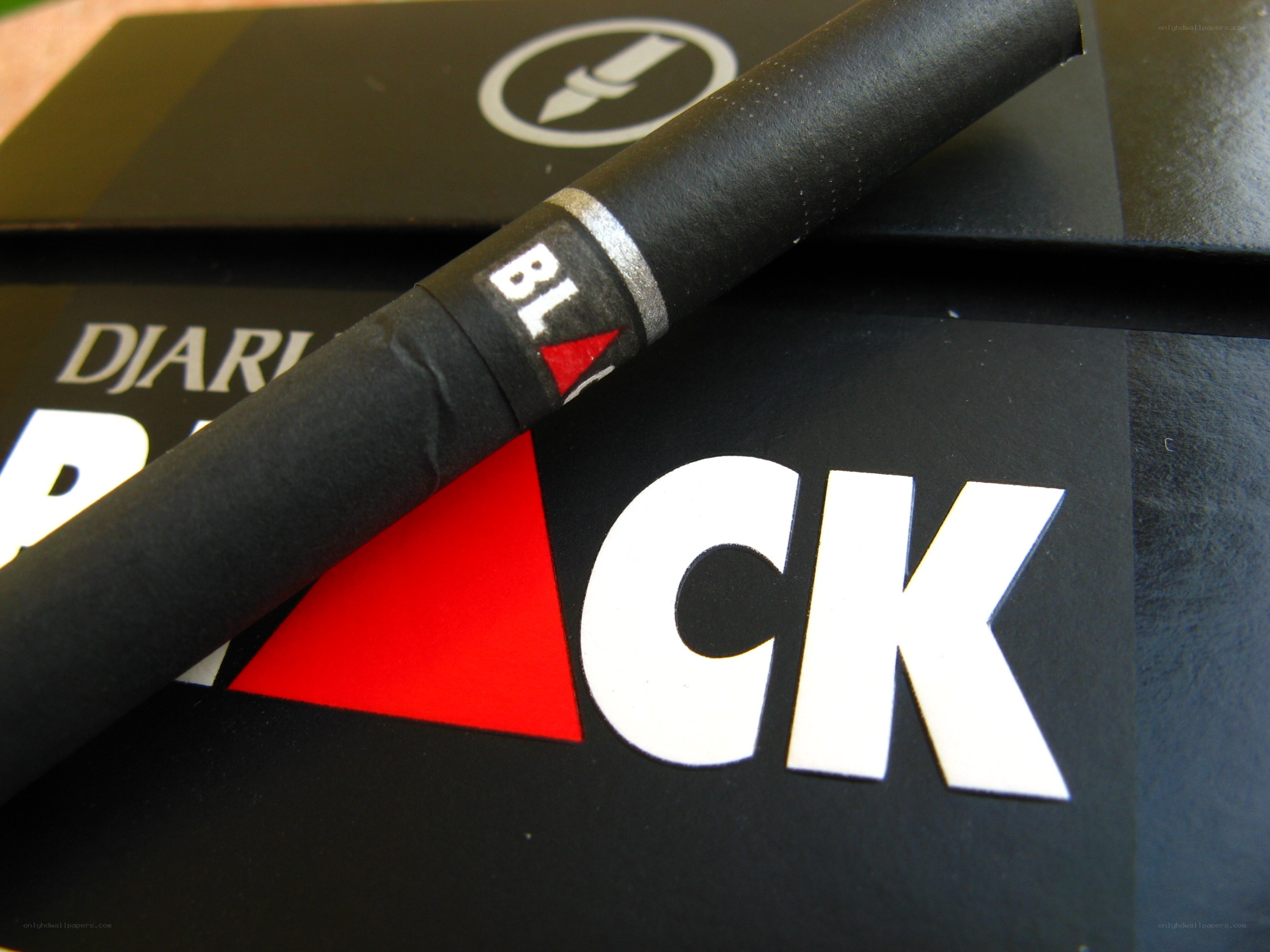 Black Diaries pen and packaging