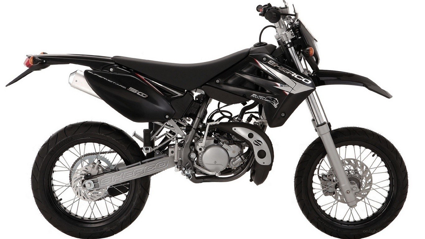 black dirt bike motorcycle