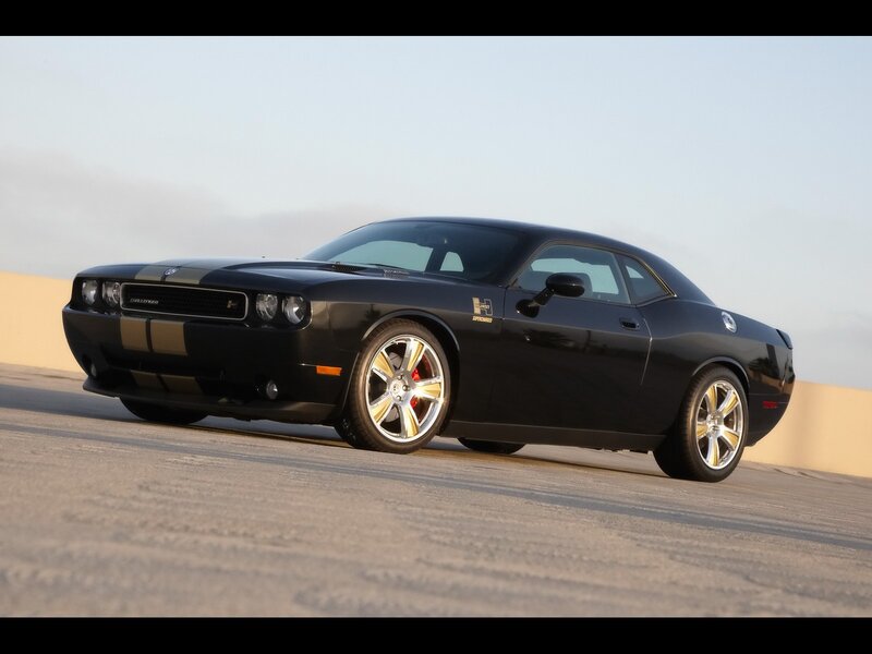 Black Dodge Challenger Hemi