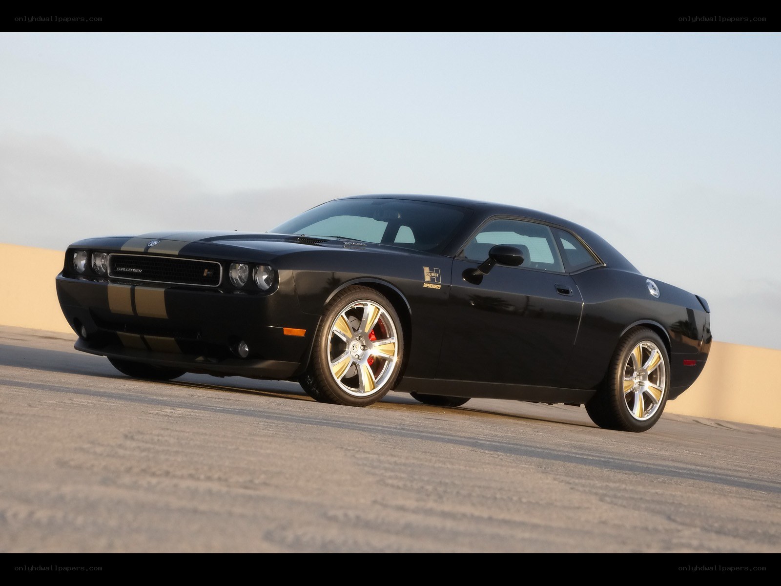 Black Dodge Challenger Hemi