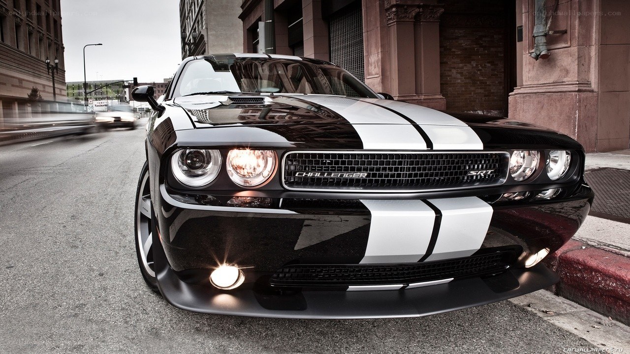 black dodge challenger srt