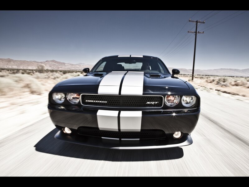 black dodge challenger srt8