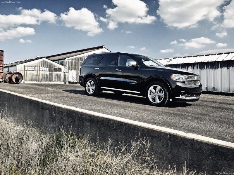 Black Dodge Durango Suv — Dramatic