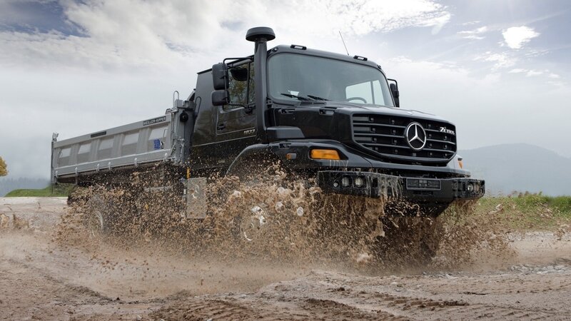 Black Dump Truck — Dynamic