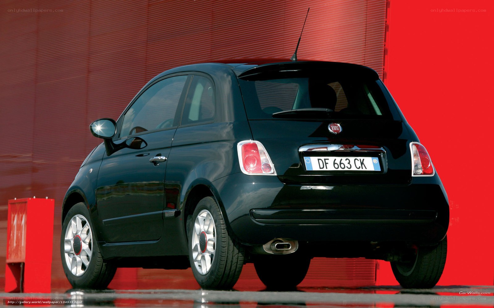 Black Fiat 500 car