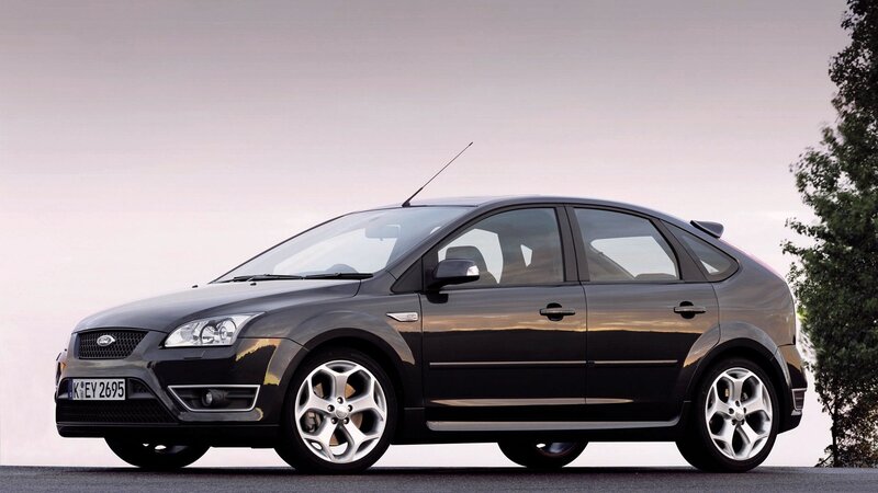 black ford focus hatchback