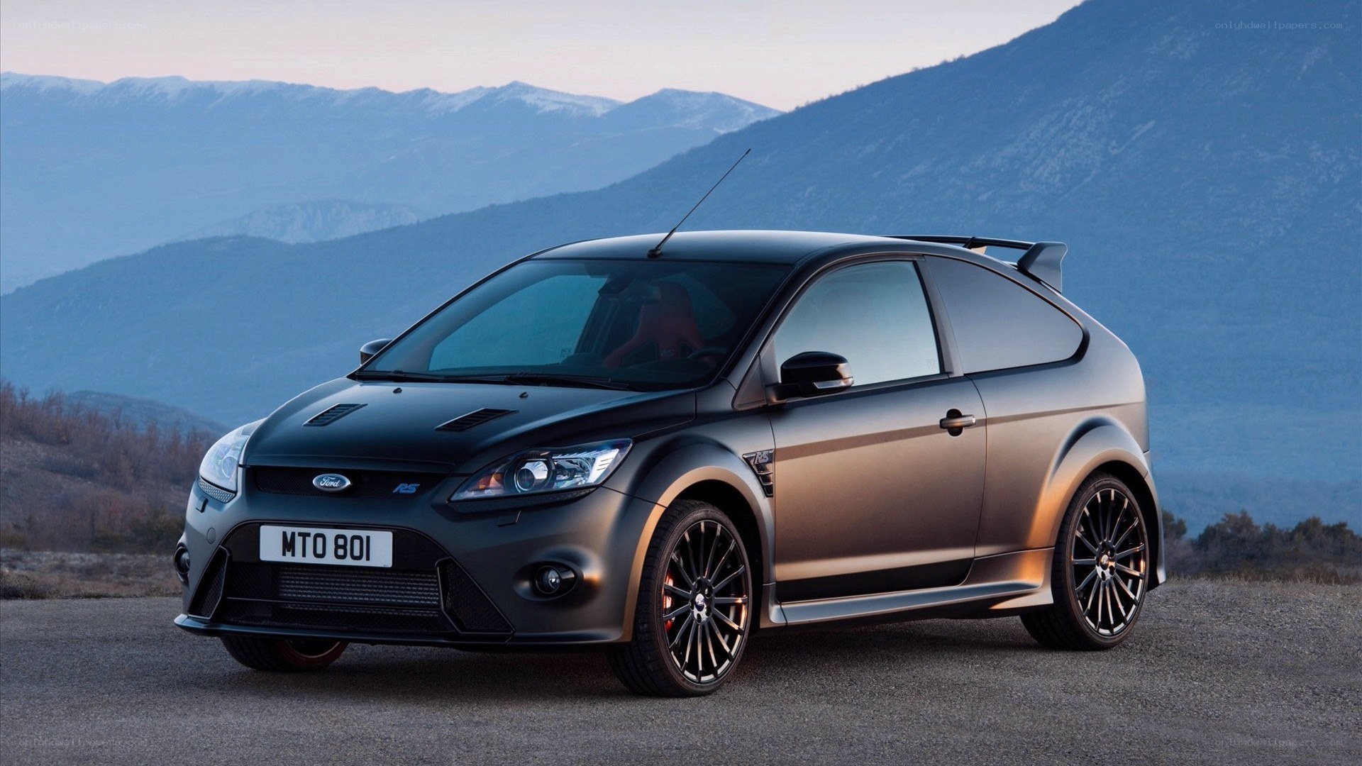 Black Ford Focus RS car