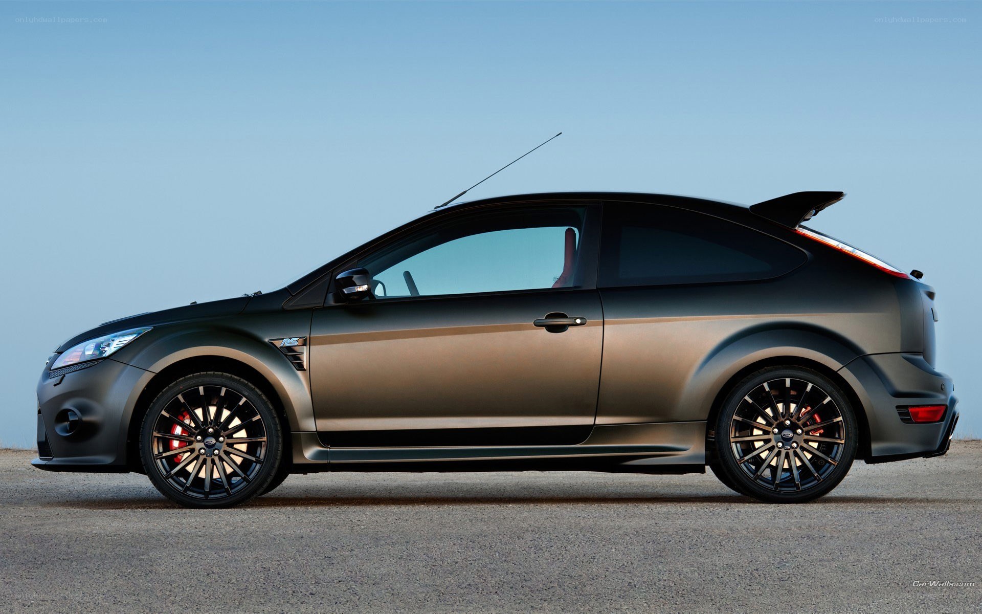 black ford focus rs car