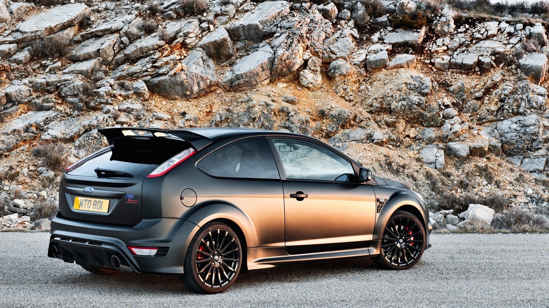 black ford focus rs car