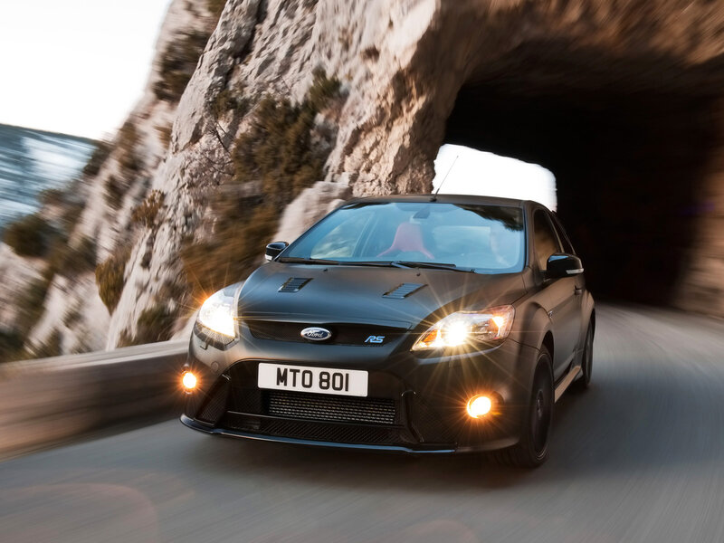 Black Ford Focus Rs — Dynamic, Afternoon