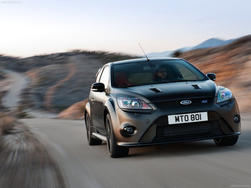 Black Ford Focus RS — Gray, Dynamic