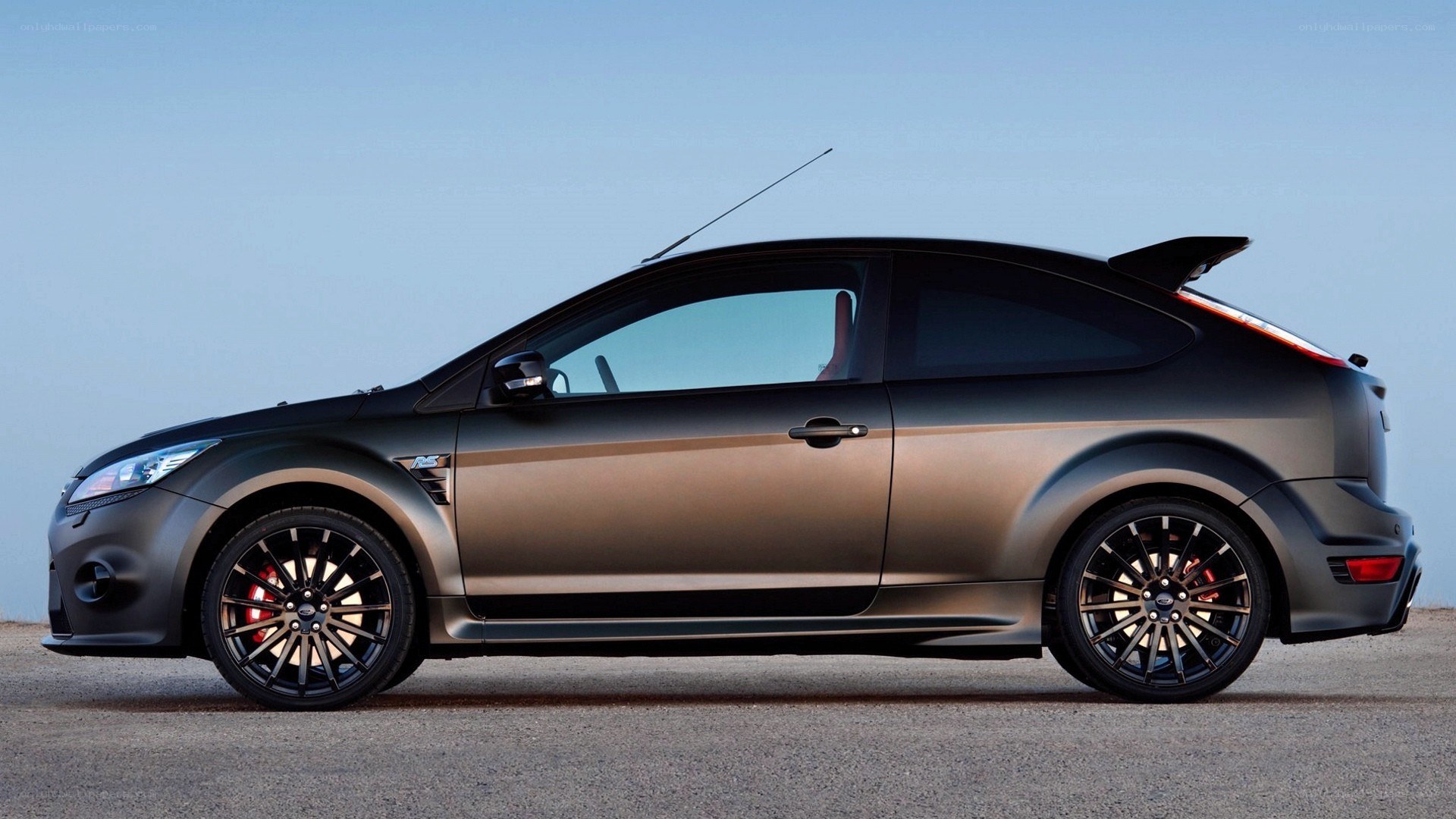 black ford focus rs hatchback