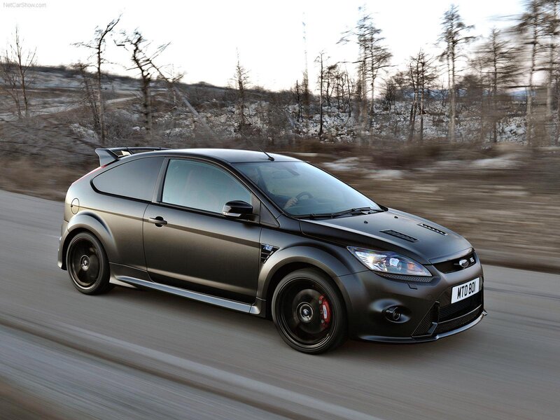 black ford focus rs in motion