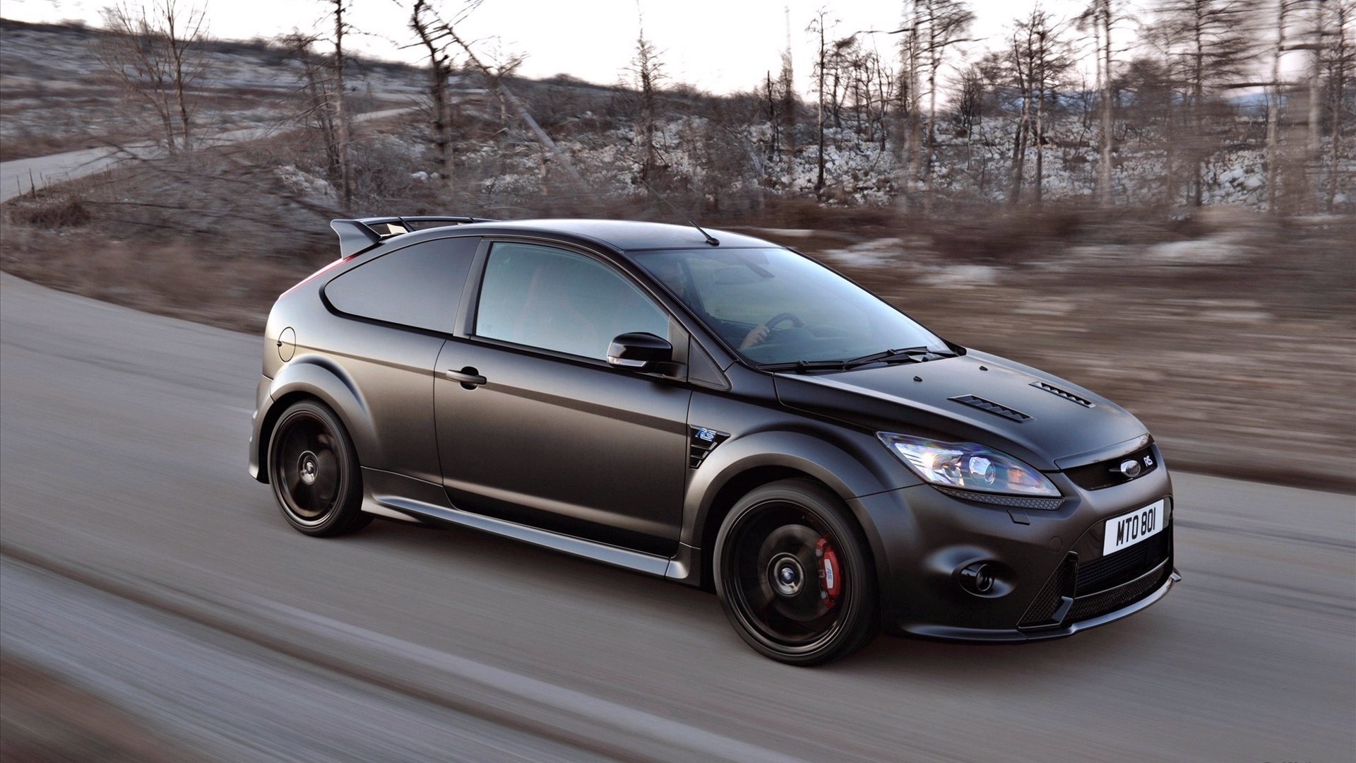 black ford focus rs in motion