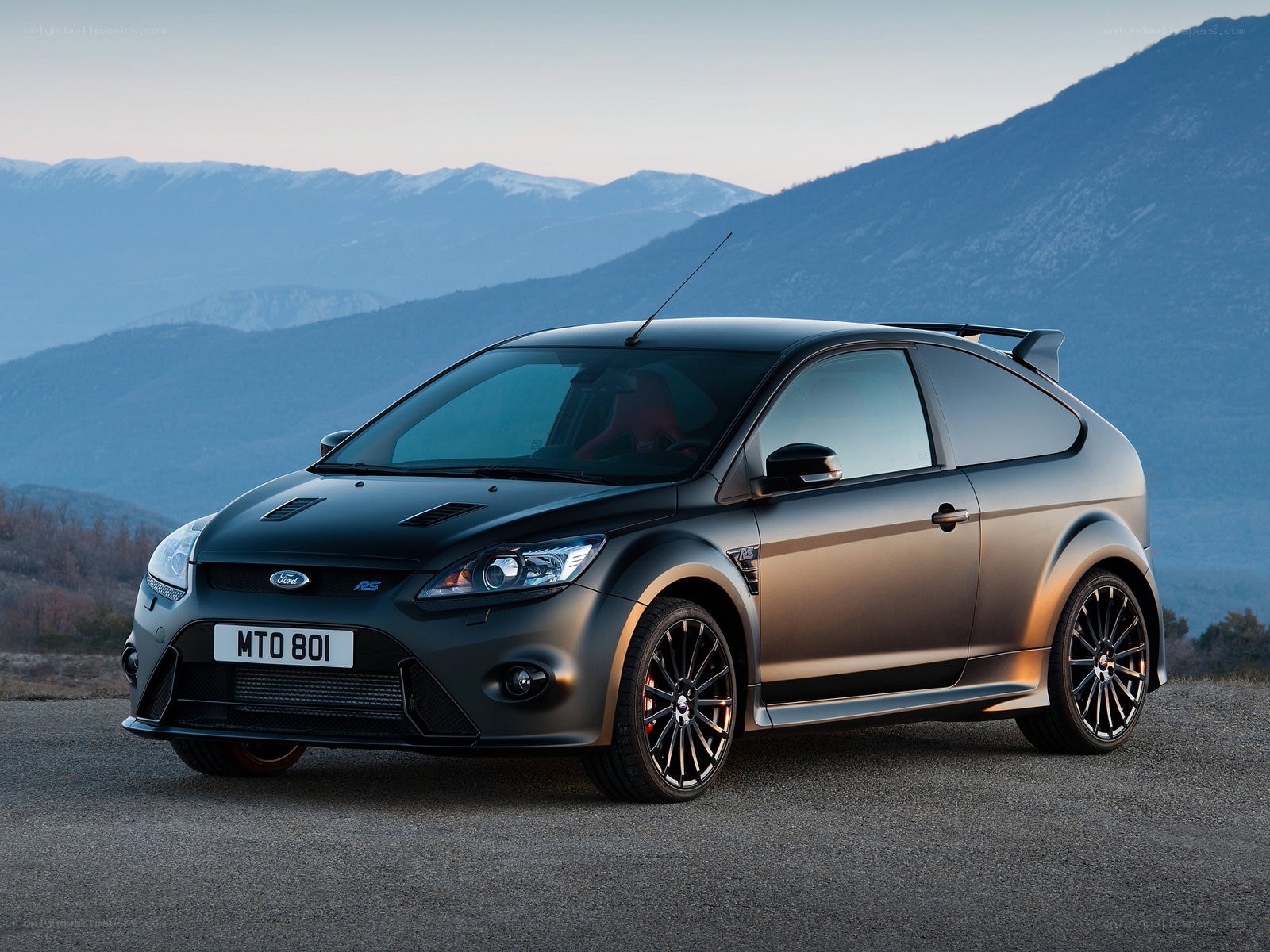 Black Ford Focus RS on mountain road