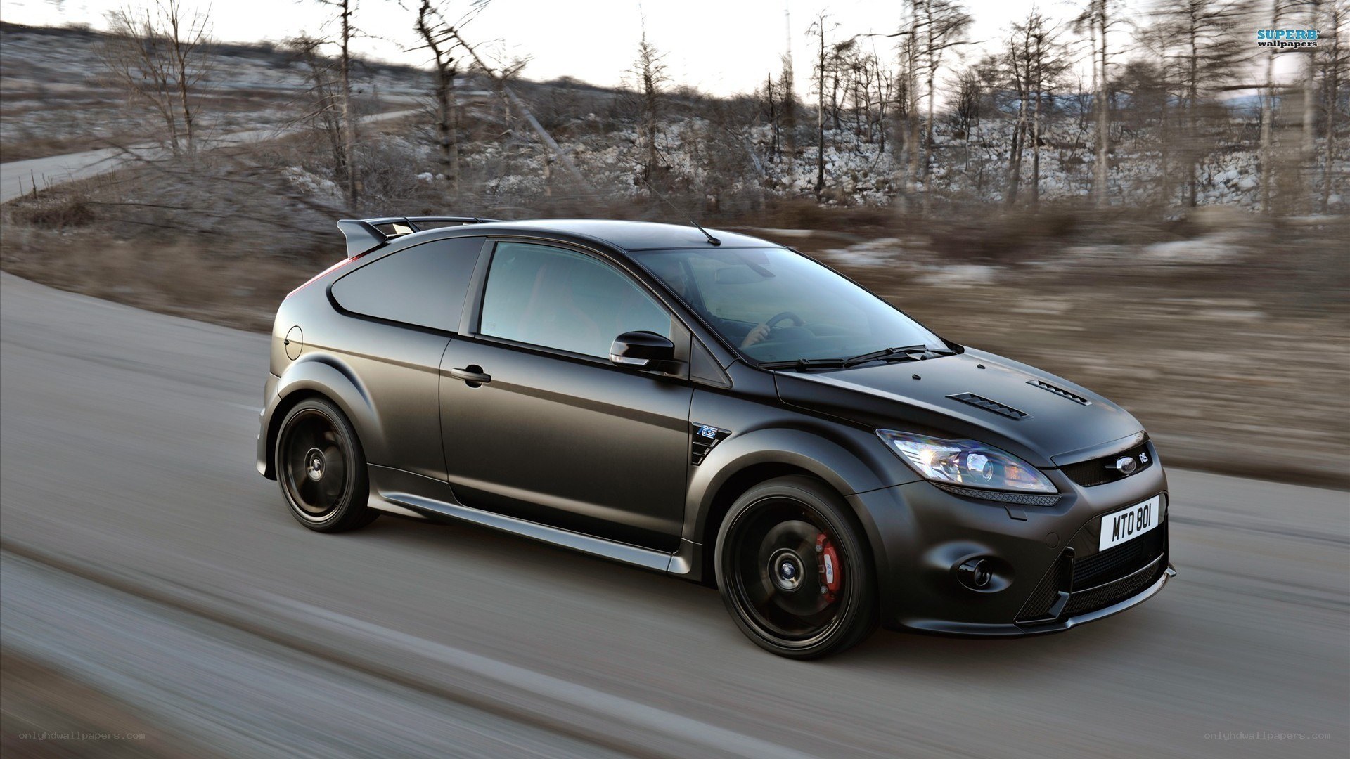 black ford focus rs on road