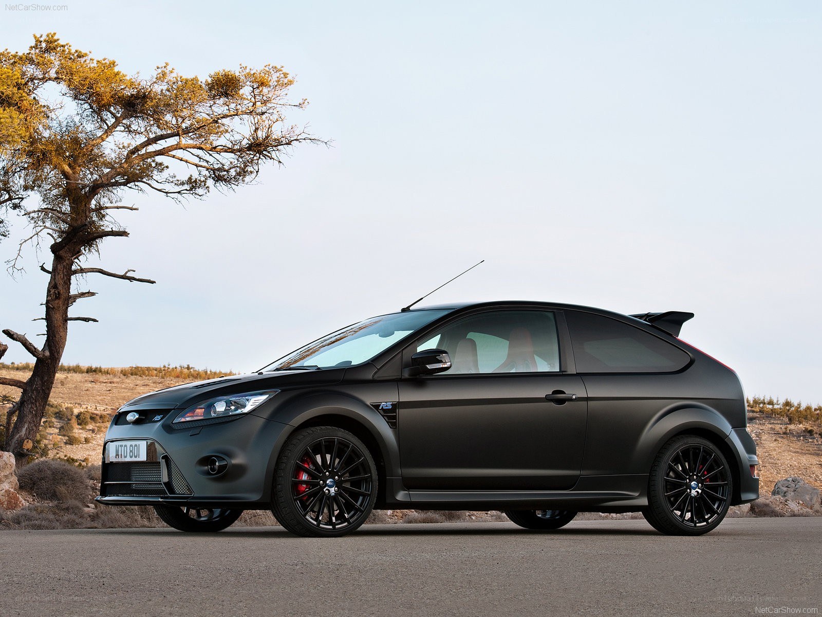 Black Ford Focus RS parked outdoors