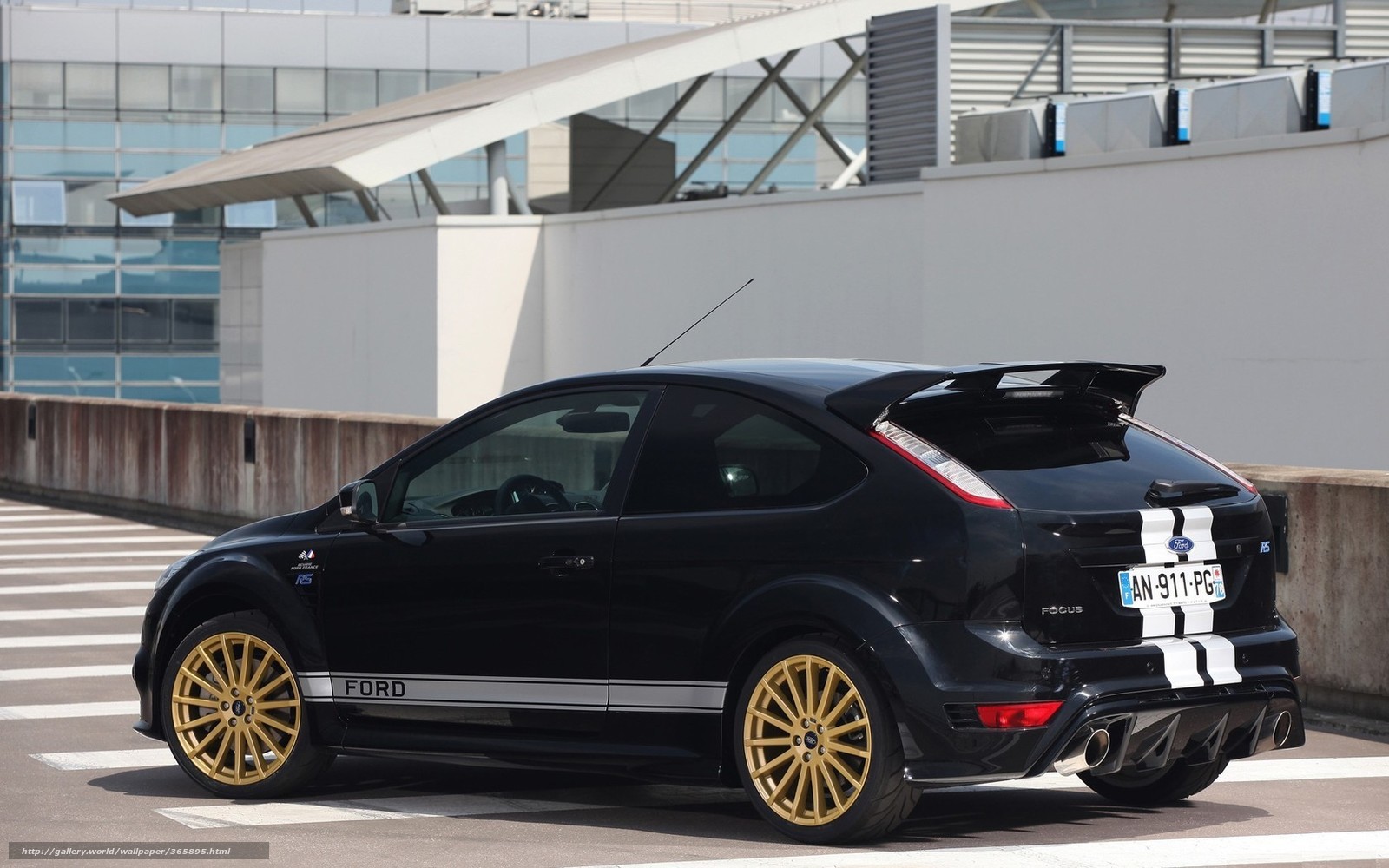 Black Ford Focus RS with gold wheels