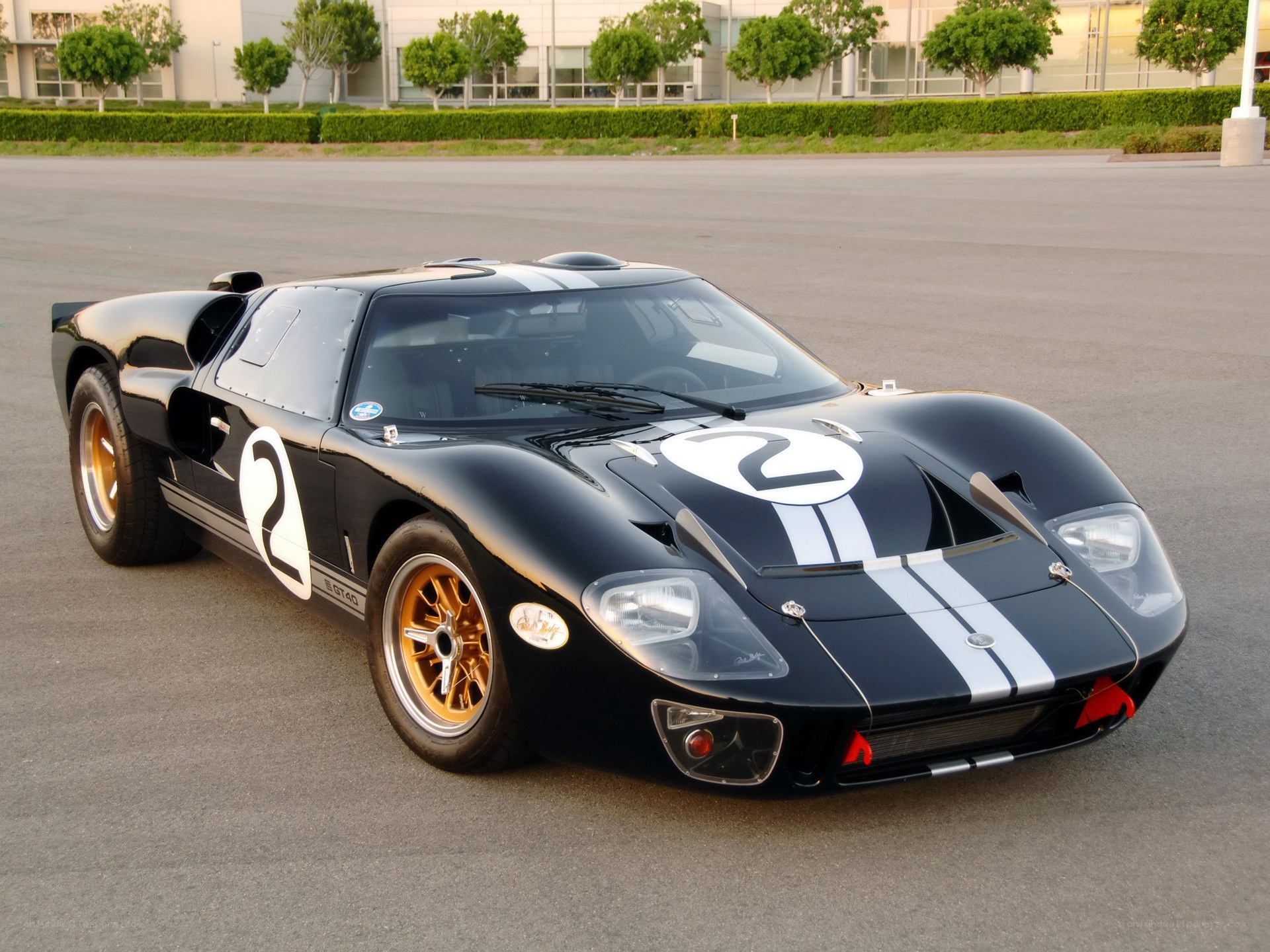 Black Ford GT40 race car