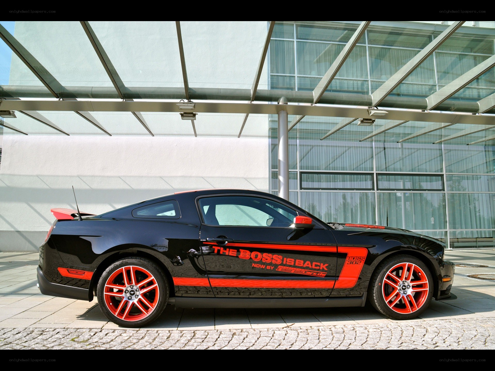 Black Ford Mustang Boss 302