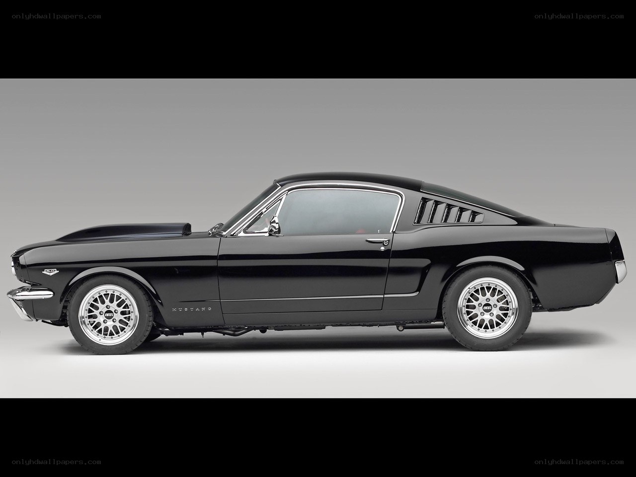 Black Ford Mustang coupe