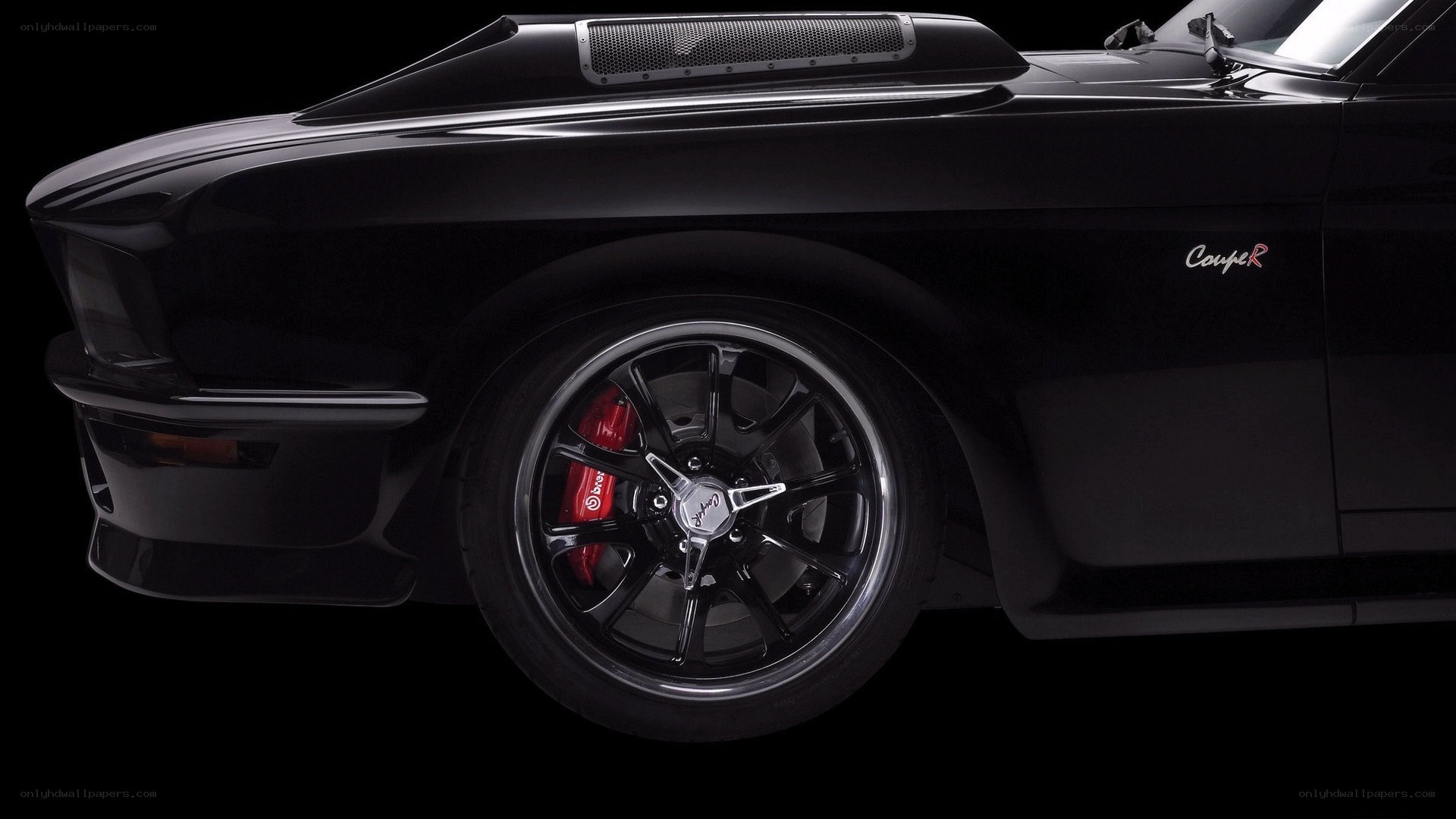 Black Ford Mustang Coupe R
