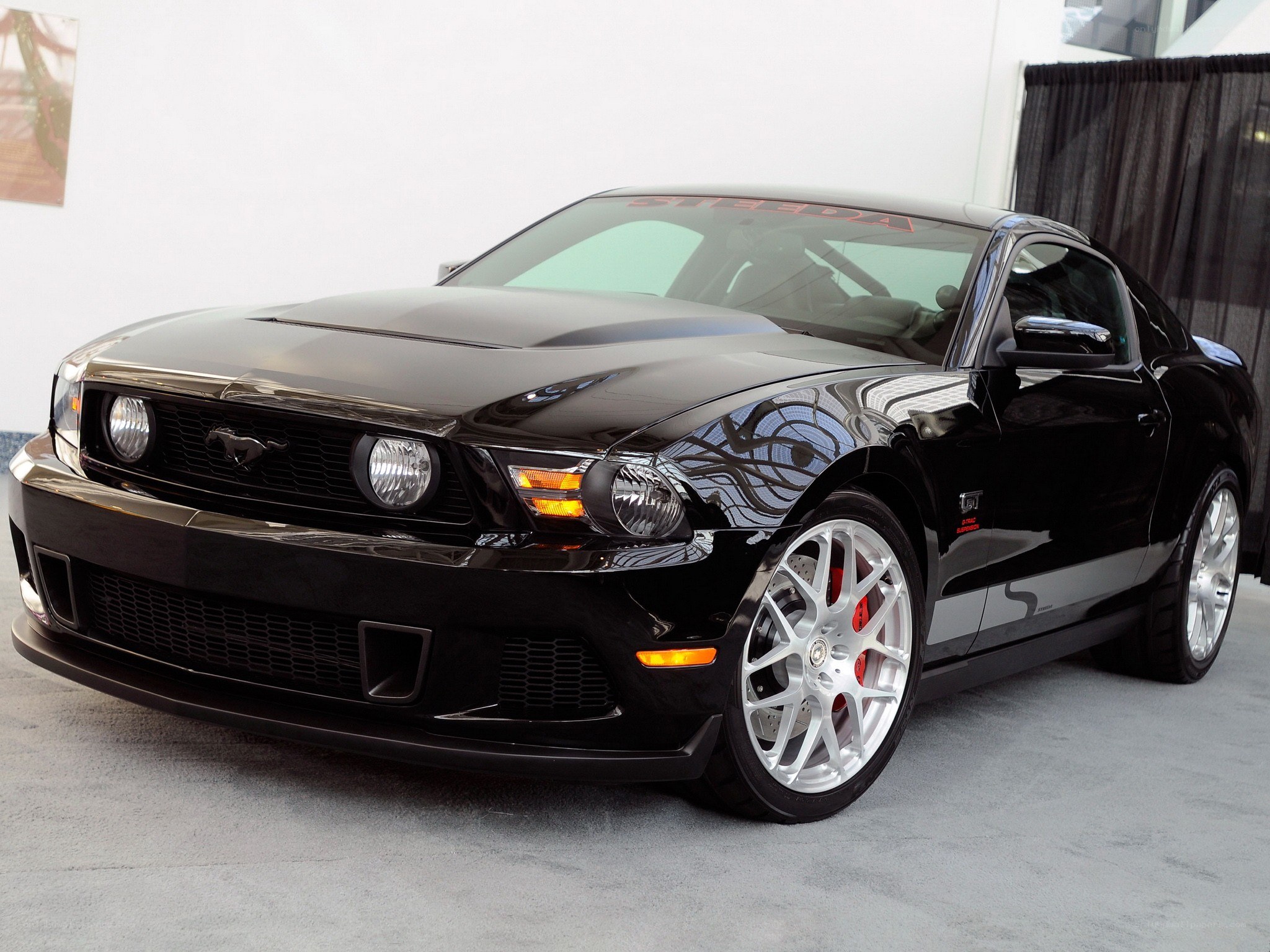 Black Ford Mustang GT