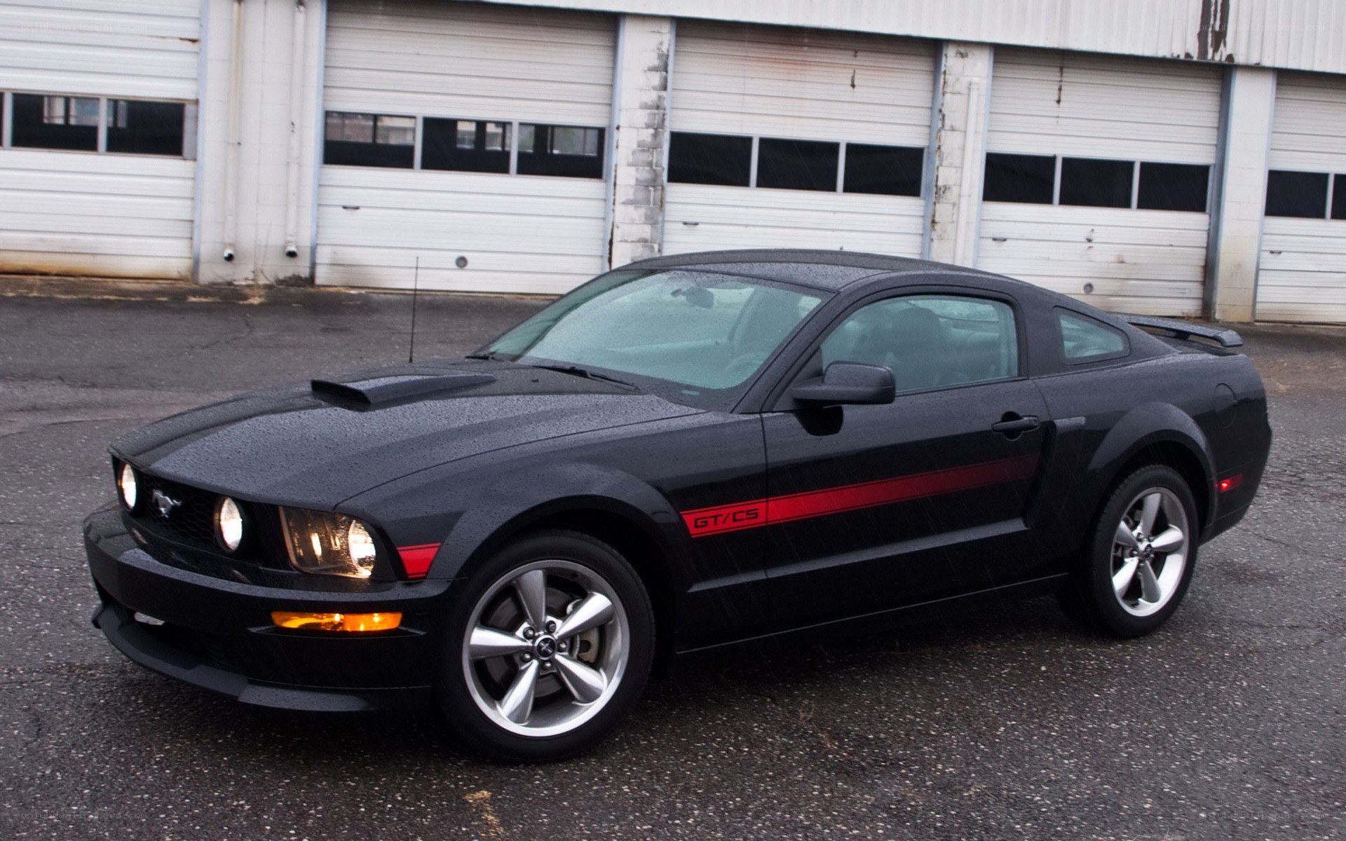 Black Ford Mustang GT/CS