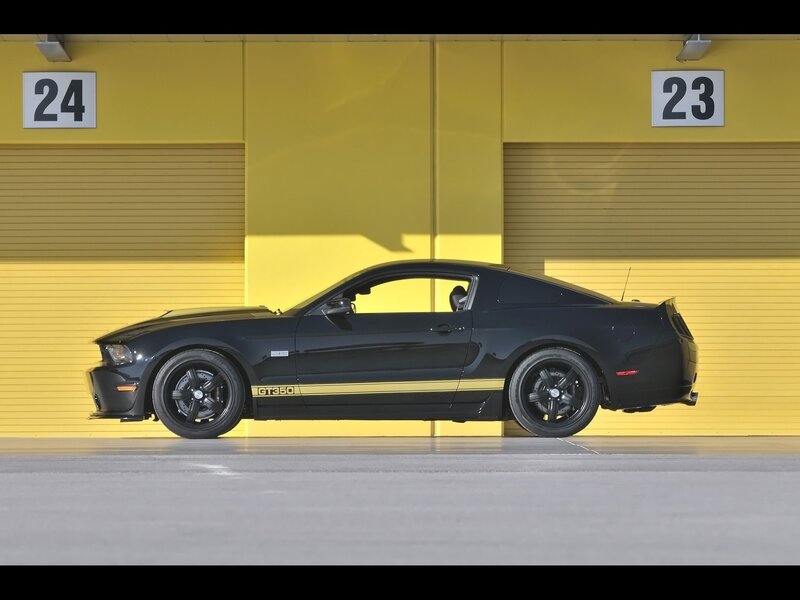 Black Ford Mustang GT350