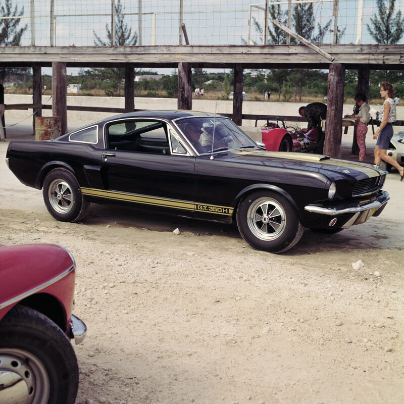 Black Ford Mustang GT350H