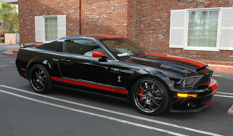 Black Ford Mustang GT500