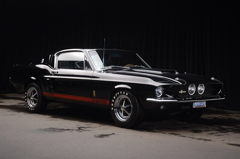 Black Ford Mustang GT500