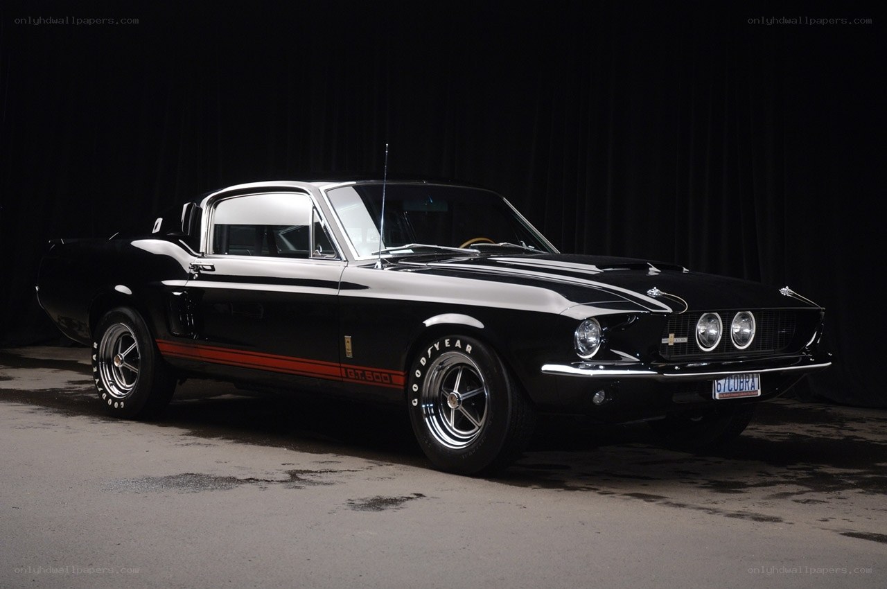 Black Ford Mustang GT500