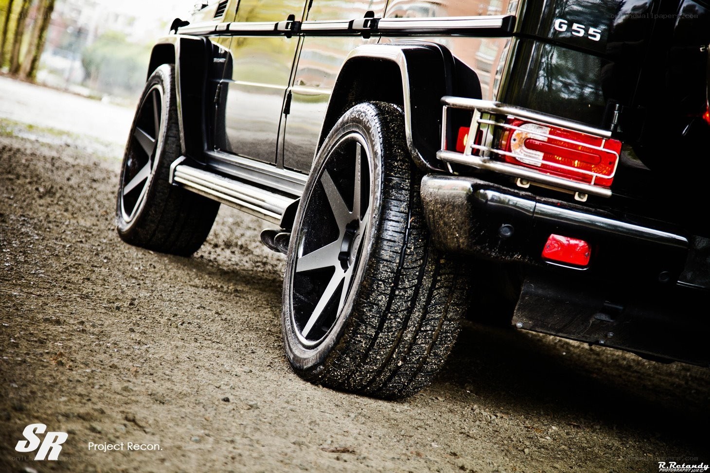 Black G55 SUV rear wheel