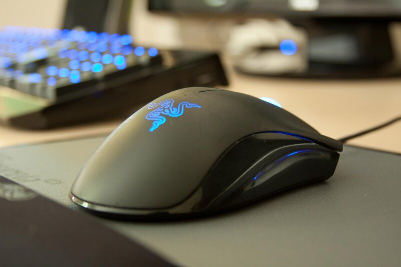 Black Gaming Mouse — Neutral