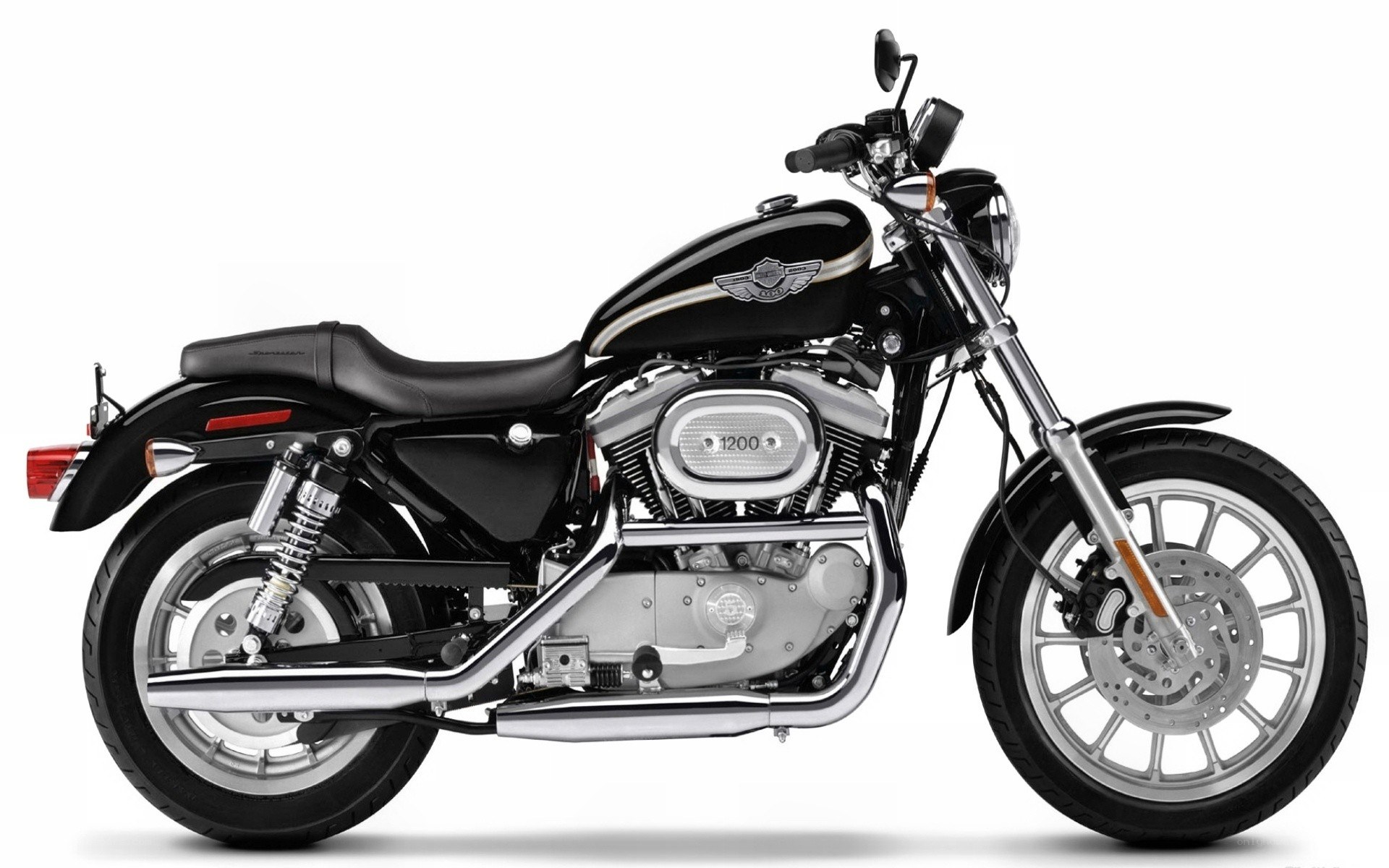 black harley-davidson motorcycle