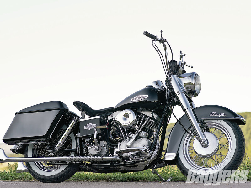 Black Harley-davidson Motorcycle — Calm, Afternoon, Photograph, Saddlebags