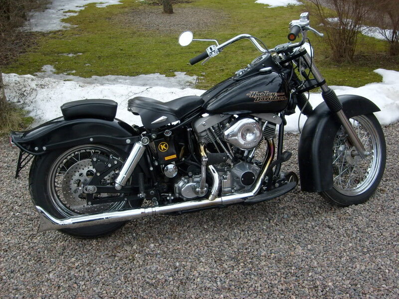 Black Harley-Davidson Motorcycle — Calm, Winter