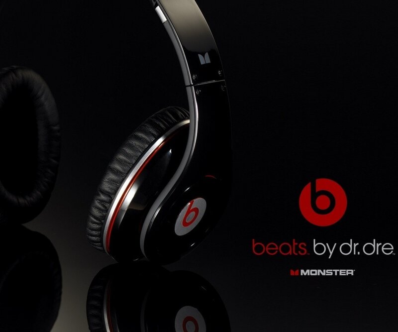 Black Headphones — Dramatic, Photograph, Logo, Reflection