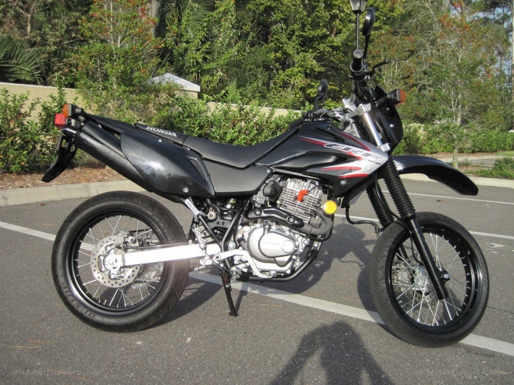 black honda dirt bike