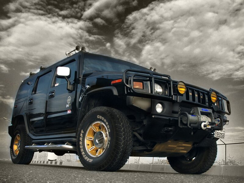 Black Hummer H2 Suv — Dramatic, Photograph
