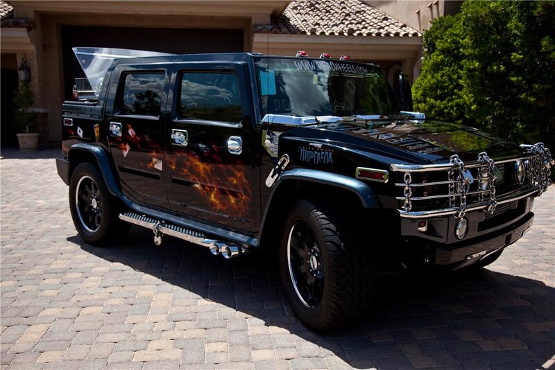 Black Hummer H2 Suv — Dramatic