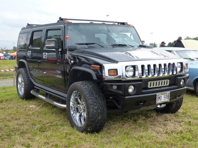Black Hummer H2 Suv — Outdoor, Afternoon