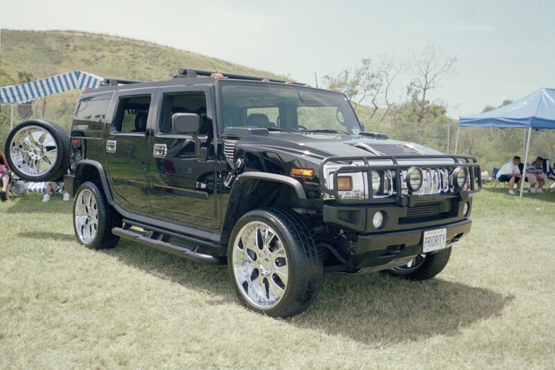 Black Hummer H2 Suv — Outdoor