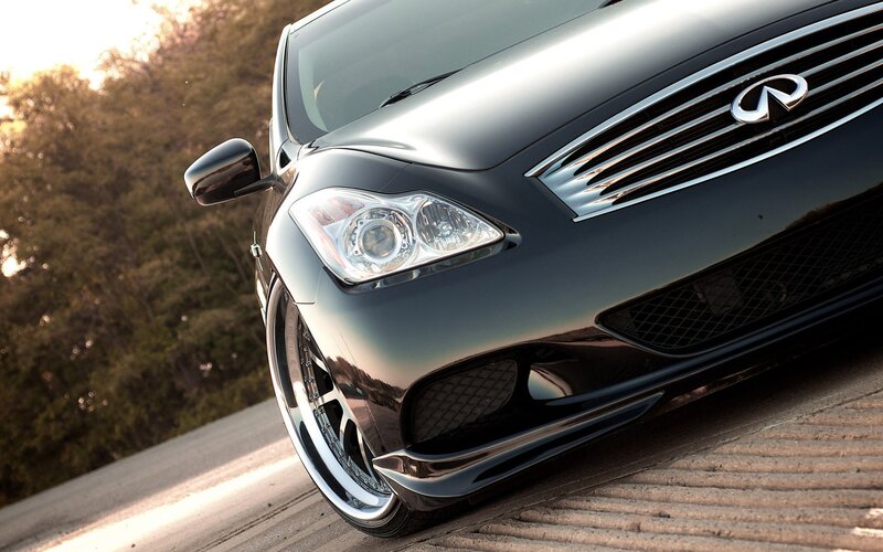 black infiniti car front view
