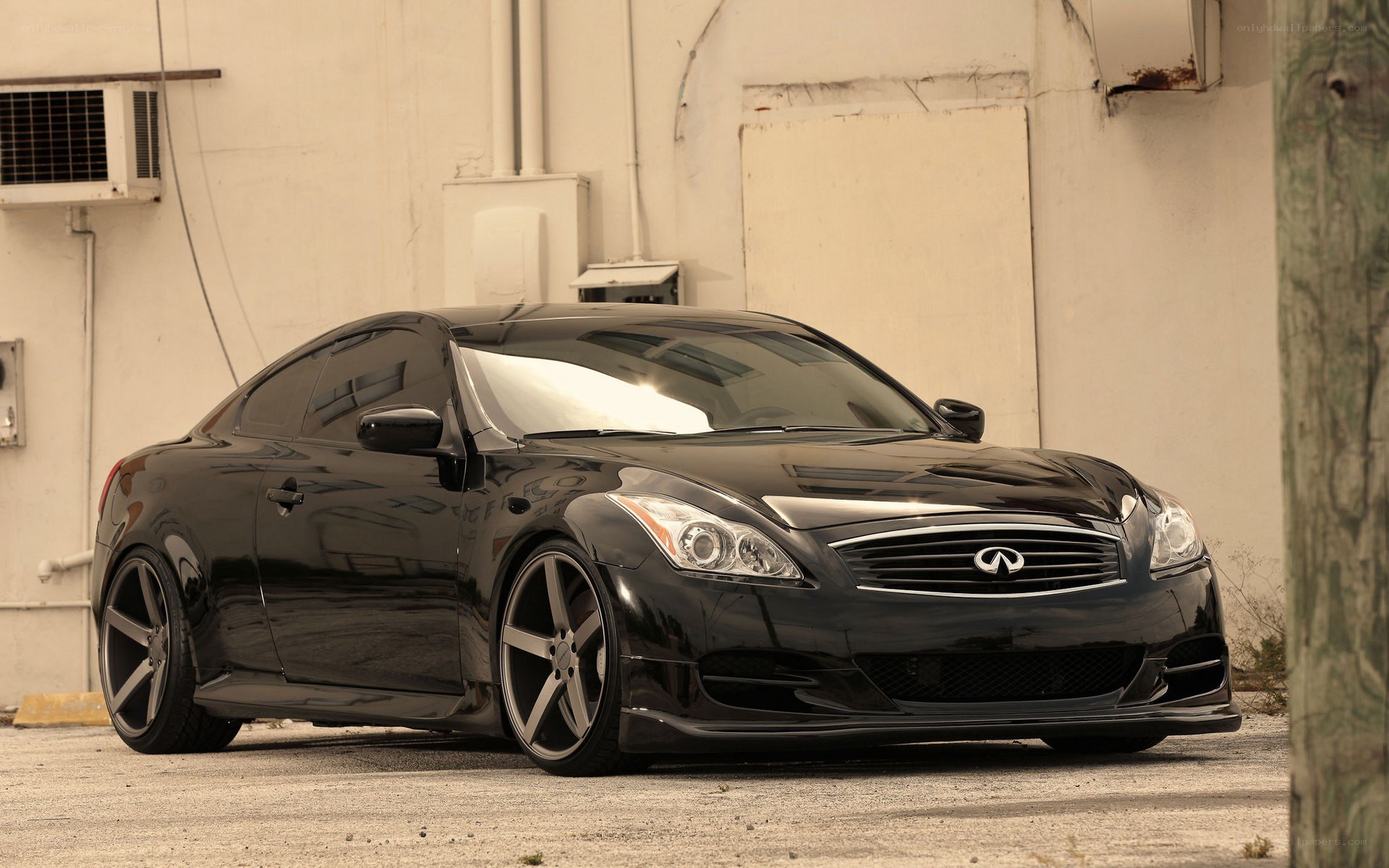black infiniti coupe
