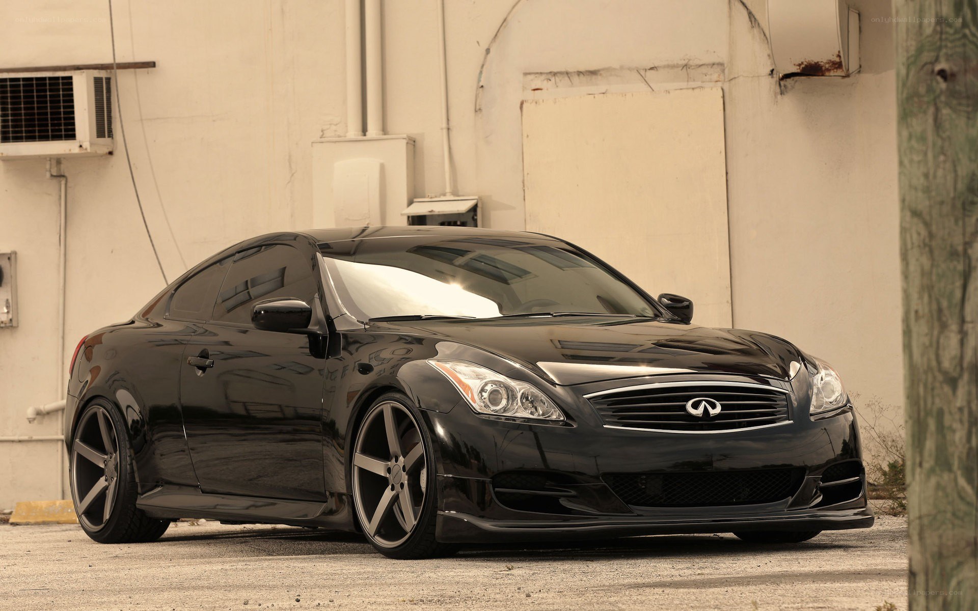 black infiniti coupe