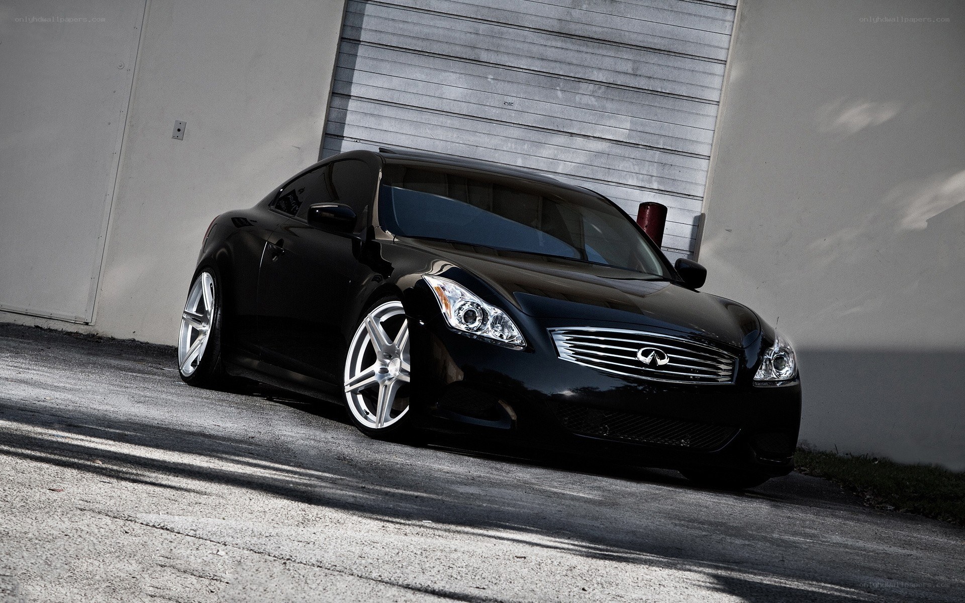 black infiniti coupe