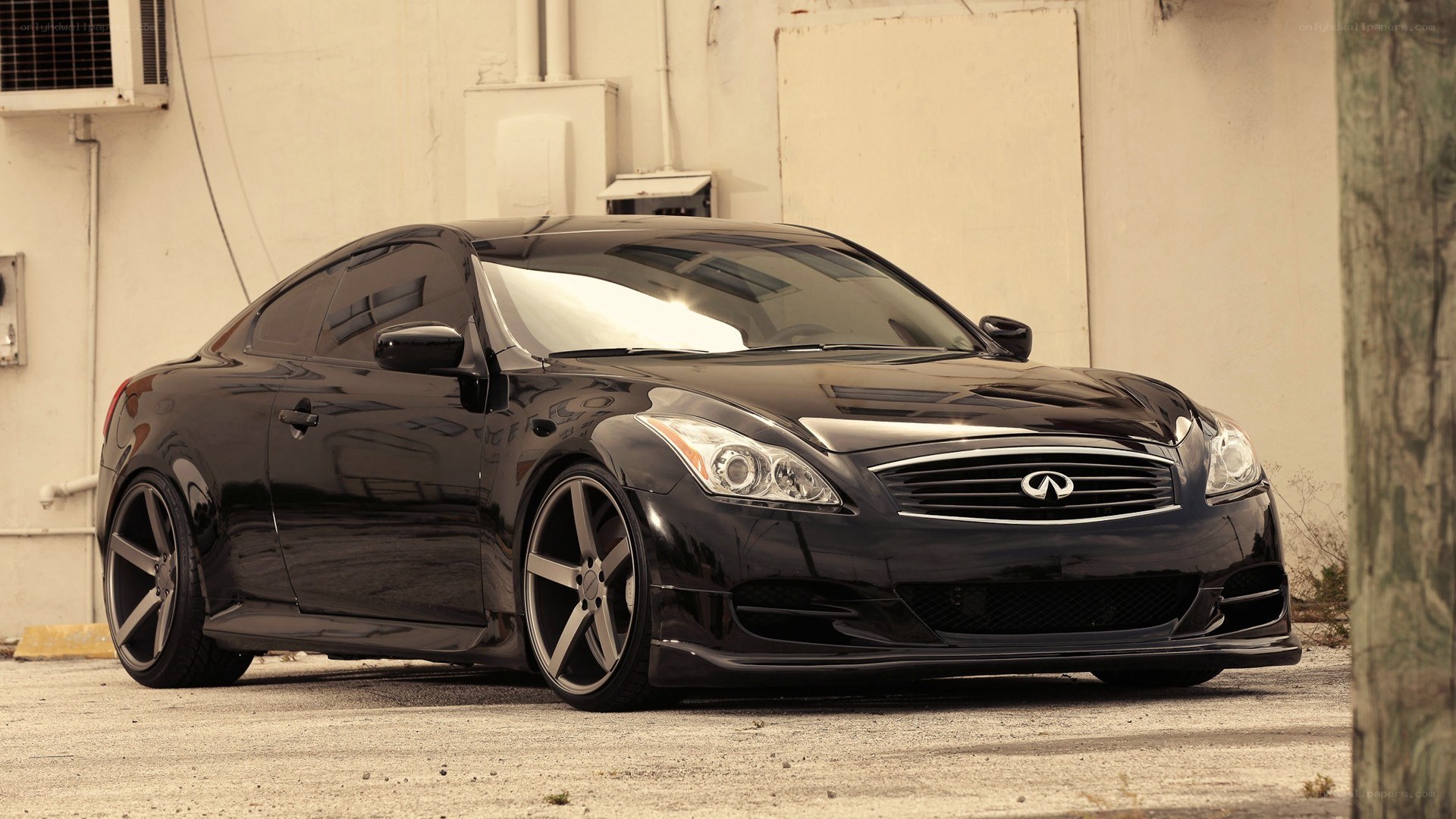 black infiniti coupe