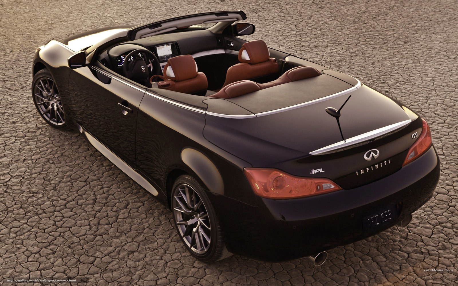 Black Infiniti G37 convertible